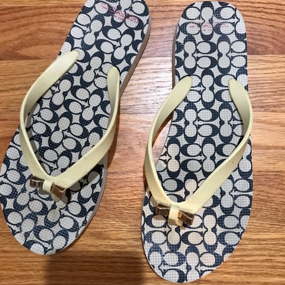 🩴 COACH Flip Flops - Picture 1 of 6